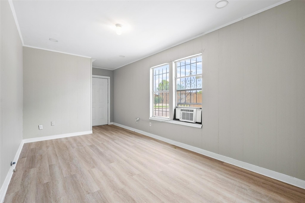 2410 Milby Street - Photo 3