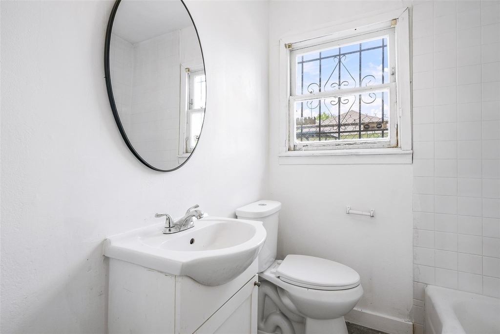 2410 Milby Street - Photo 9