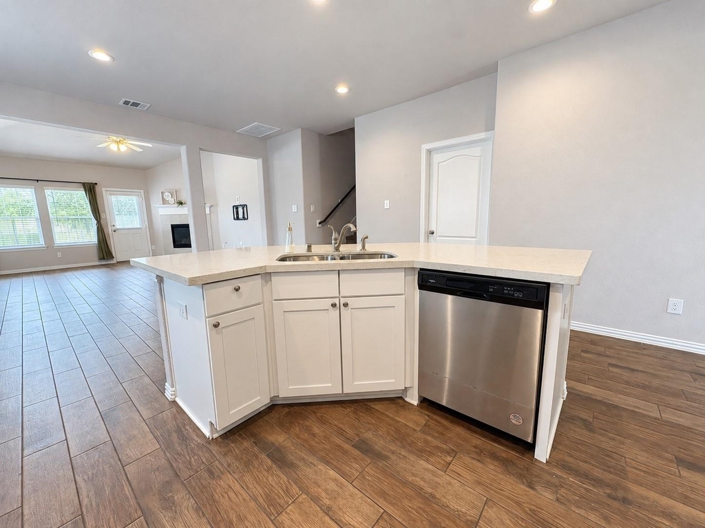 140 Kelly Street - Photo 2