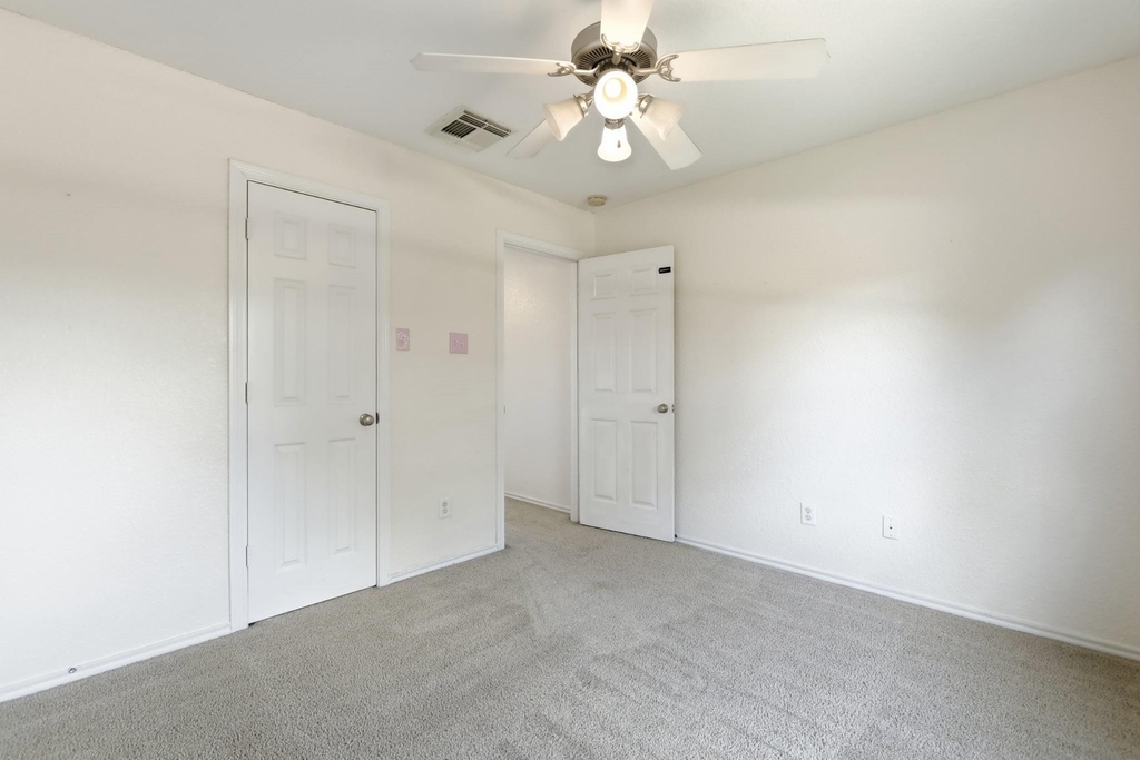 11402 Overland Trail Drive - Photo 18