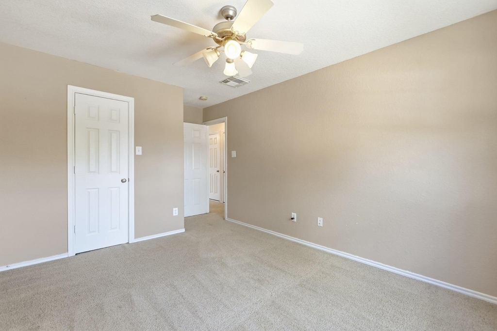 11402 Overland Trail Drive - Photo 14