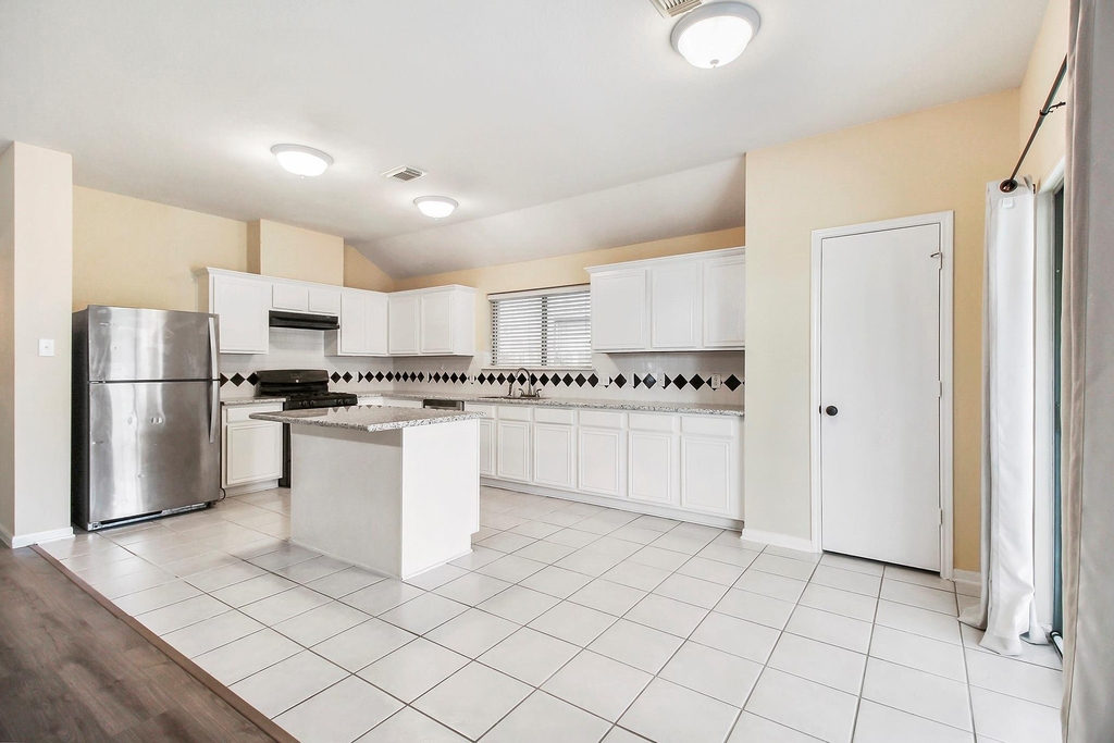 1814 Parkfair Court - Photo 17