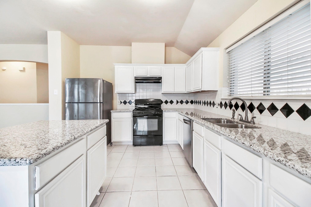 1814 Parkfair Court - Photo 16
