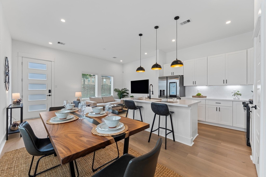 332 Neyland Street - Photo 0