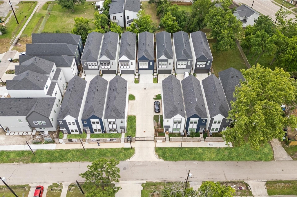 332 Neyland Street - Photo 2