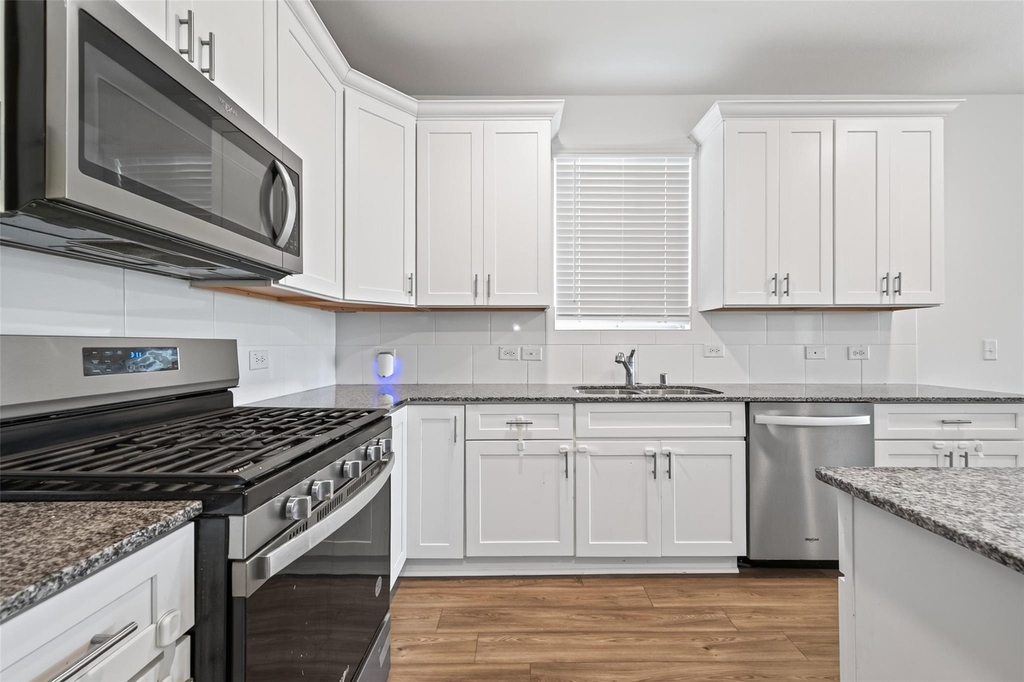 8111 Star Terrace Drive - Photo 7