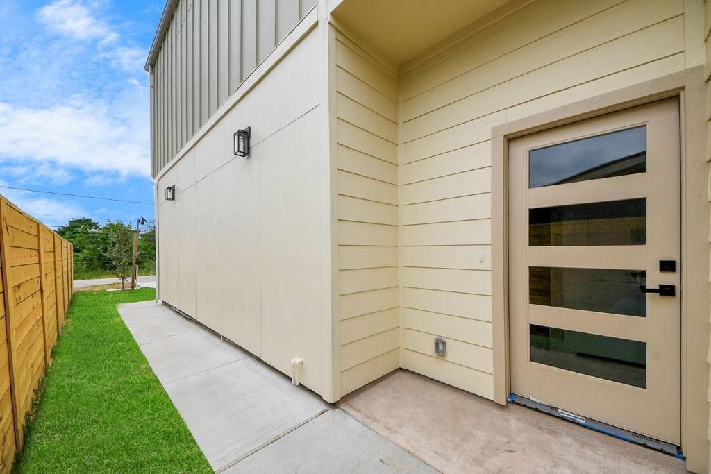 7542 Charlie Street - Photo 5