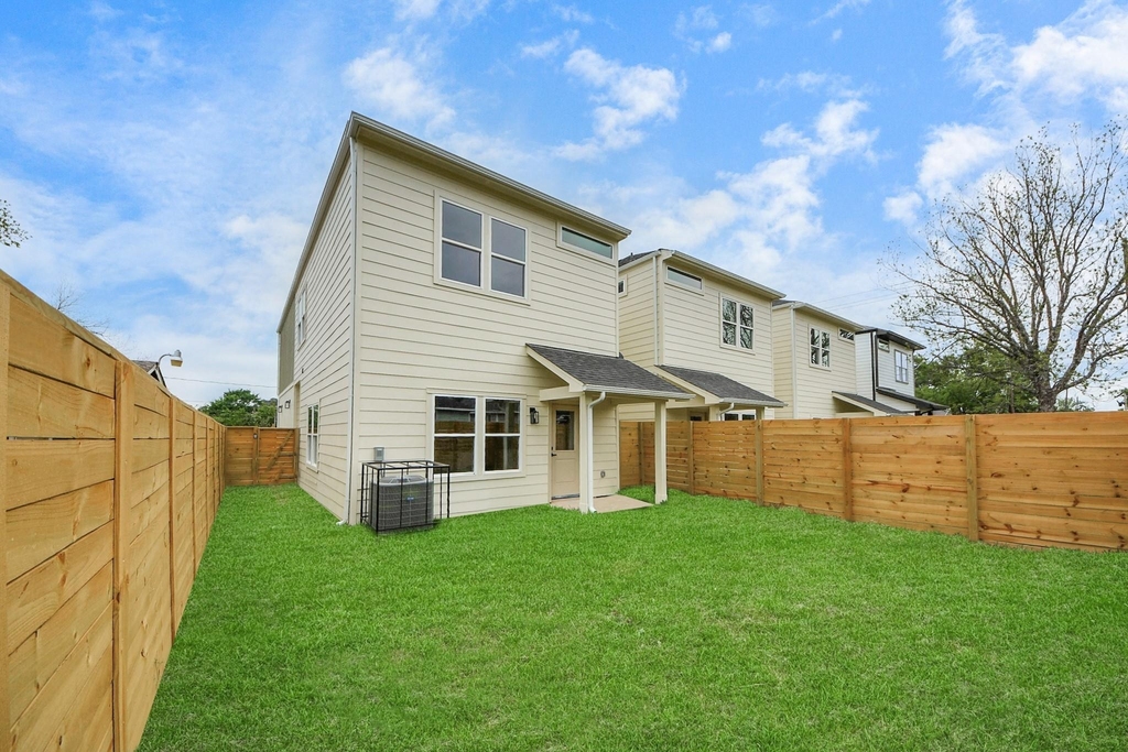 7542 Charlie Street - Photo 3