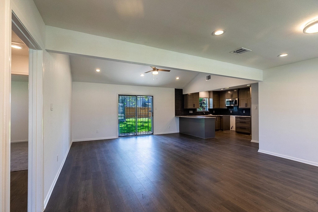3320 Wentworth Street - Photo 7