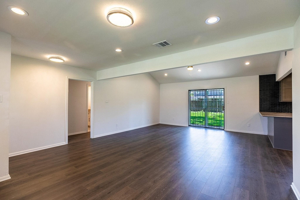 3320 Wentworth Street - Photo 8