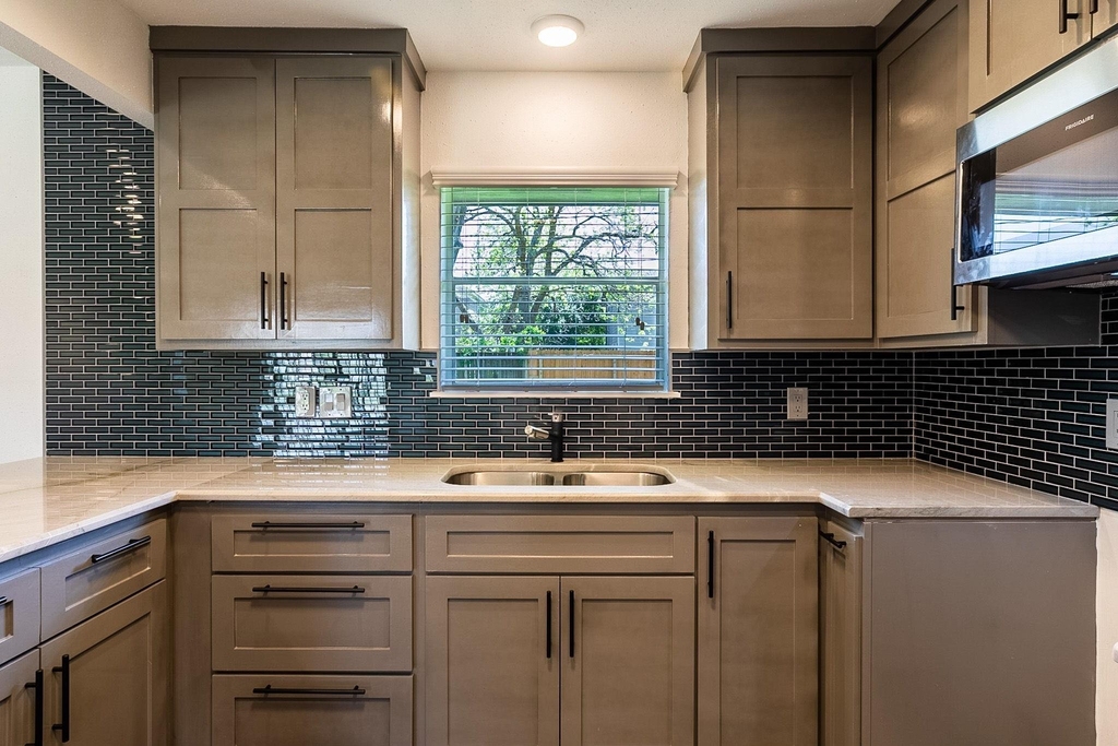 3320 Wentworth Street - Photo 16
