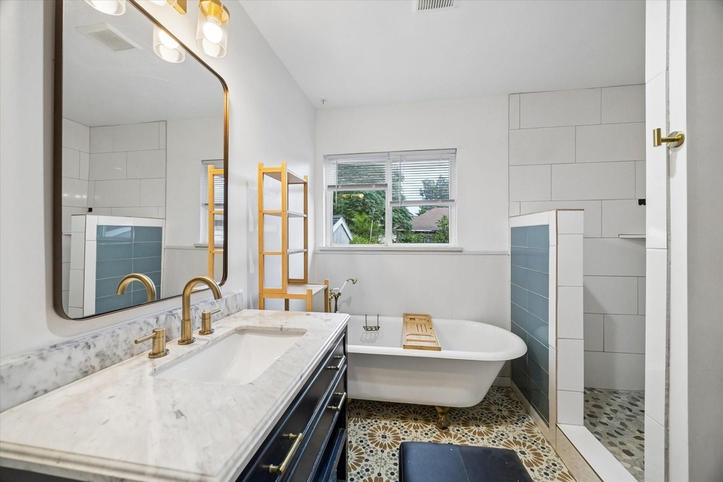 4801 Avenue H - Photo 10