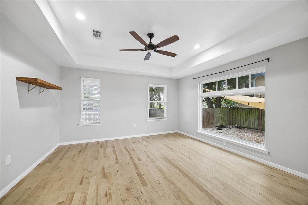 4801 Avenue H - Photo 8