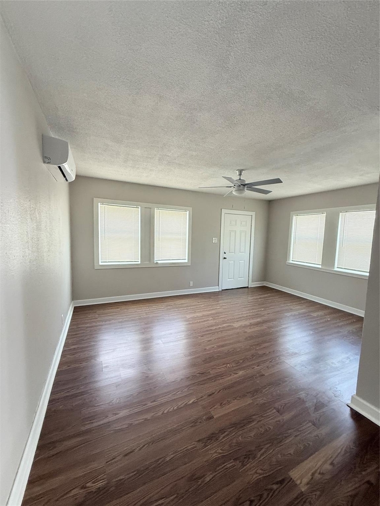 5140 Polk St - Photo 2