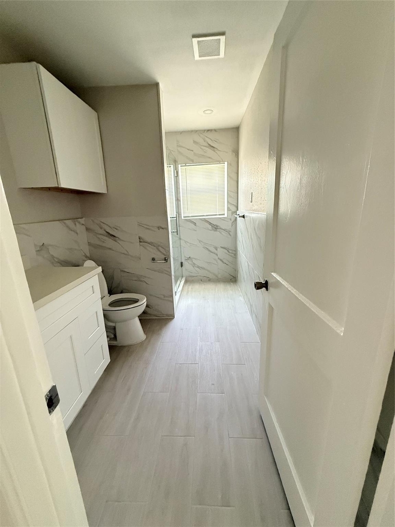 5140 Polk St - Photo 4