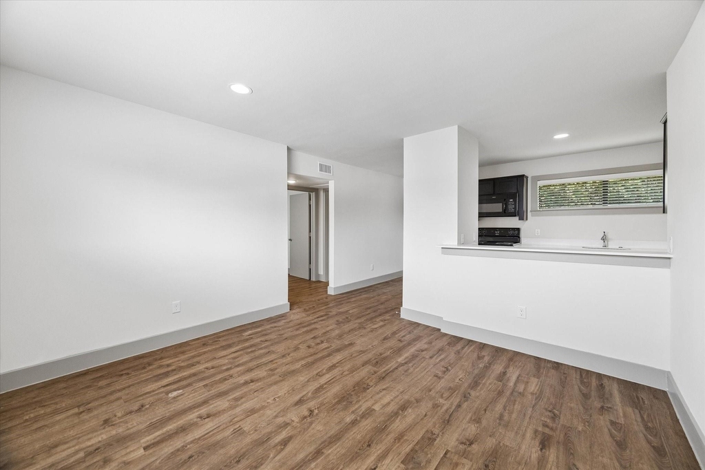 4300 Rosslyn Road - Photo 4