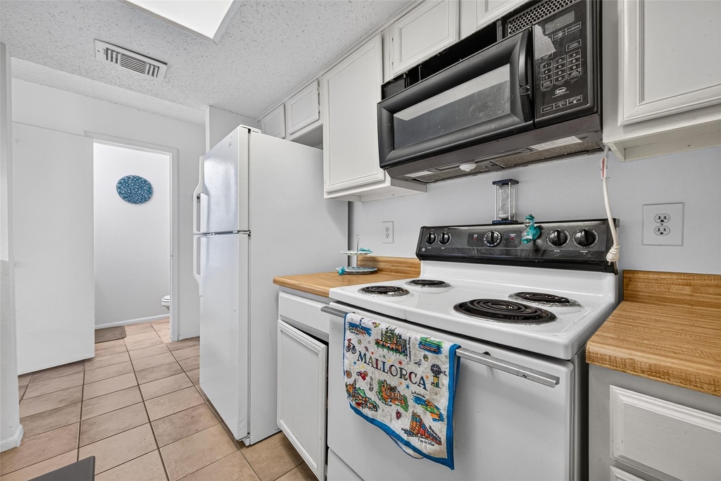 3993 Tanglewilde Street - Photo 10