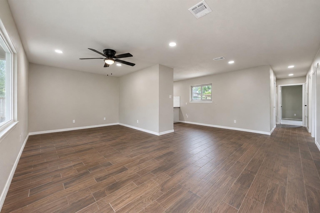 4705 Pine Street - Photo 3