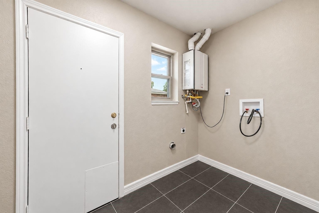 4705 Pine Street - Photo 11