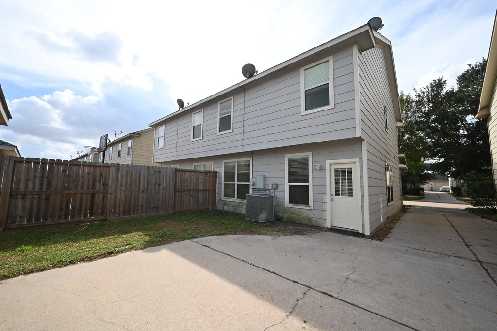 16806 Mammoth Springs Drive - Photo 16