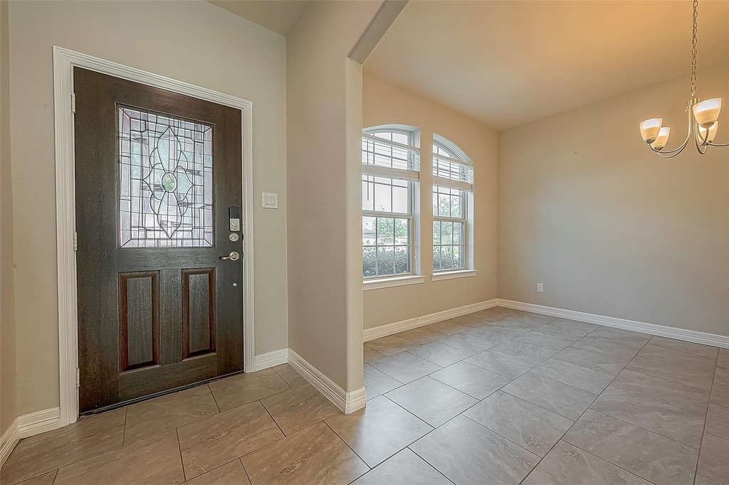 223 Sintra Lake Way - Photo 4