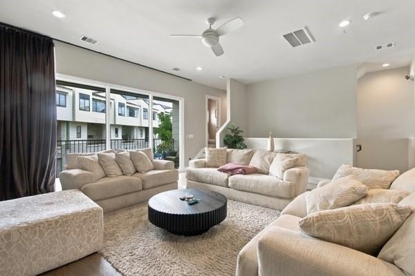 2124 Dennis Street - Photo 2