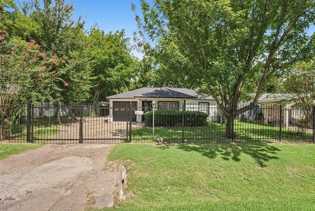 805 Parkstone Drive - Photo 14