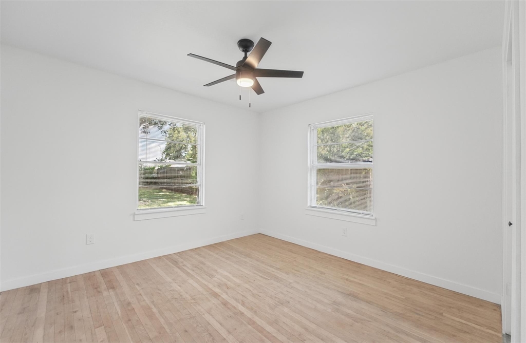 805 Parkstone Drive - Photo 10