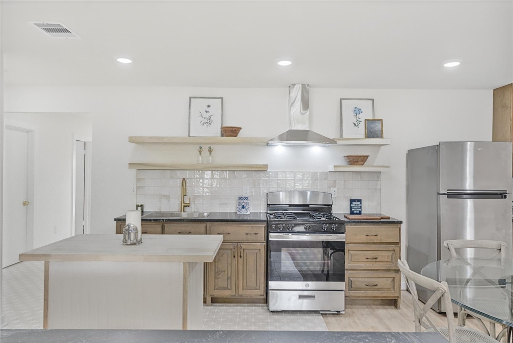 805 Parkstone Drive - Photo 0