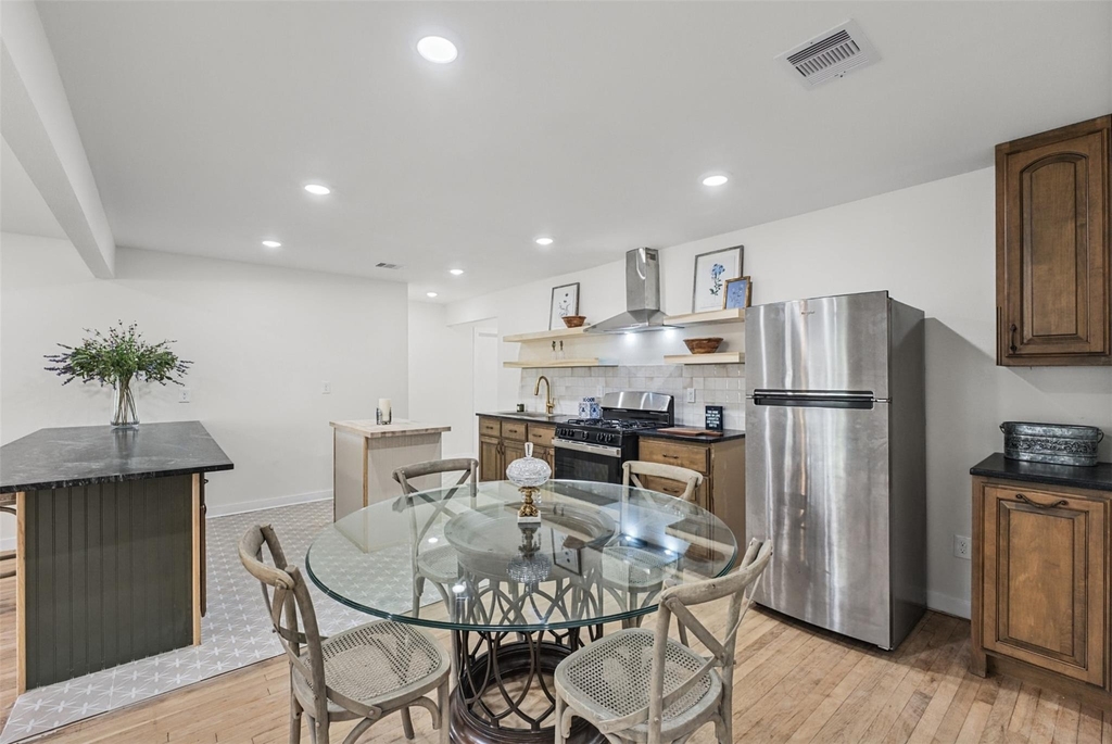 805 Parkstone Drive - Photo 4