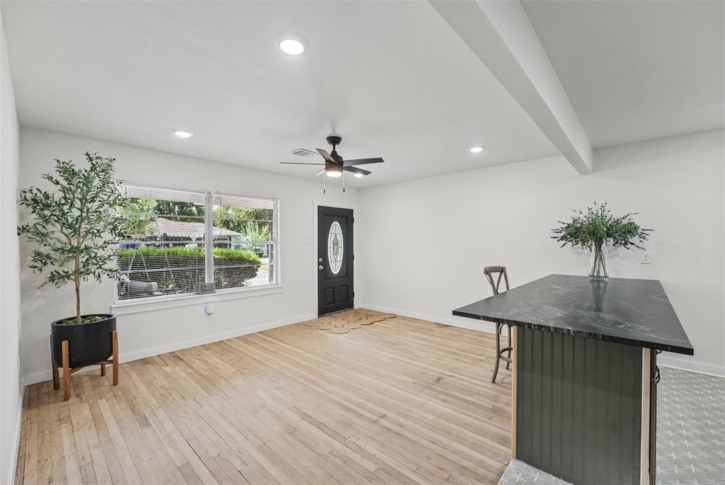 805 Parkstone Drive - Photo 3