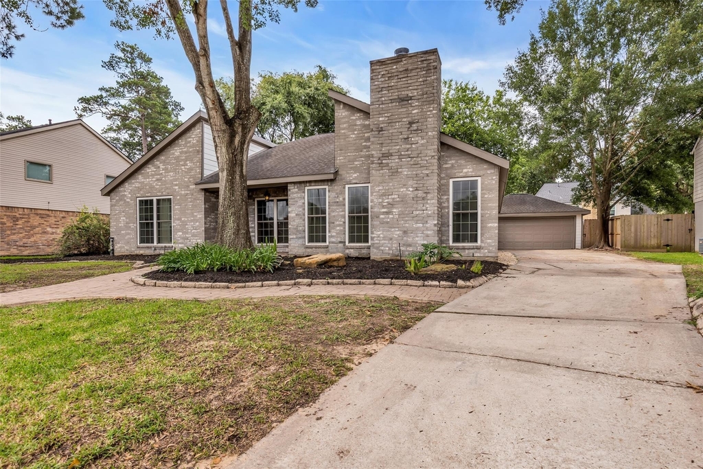 6835 Queensclub Drive - Photo 2