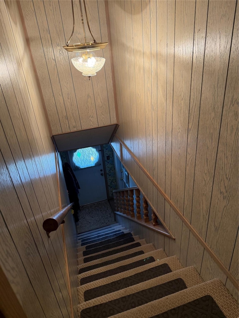 1906 Amy Drive - Photo 0