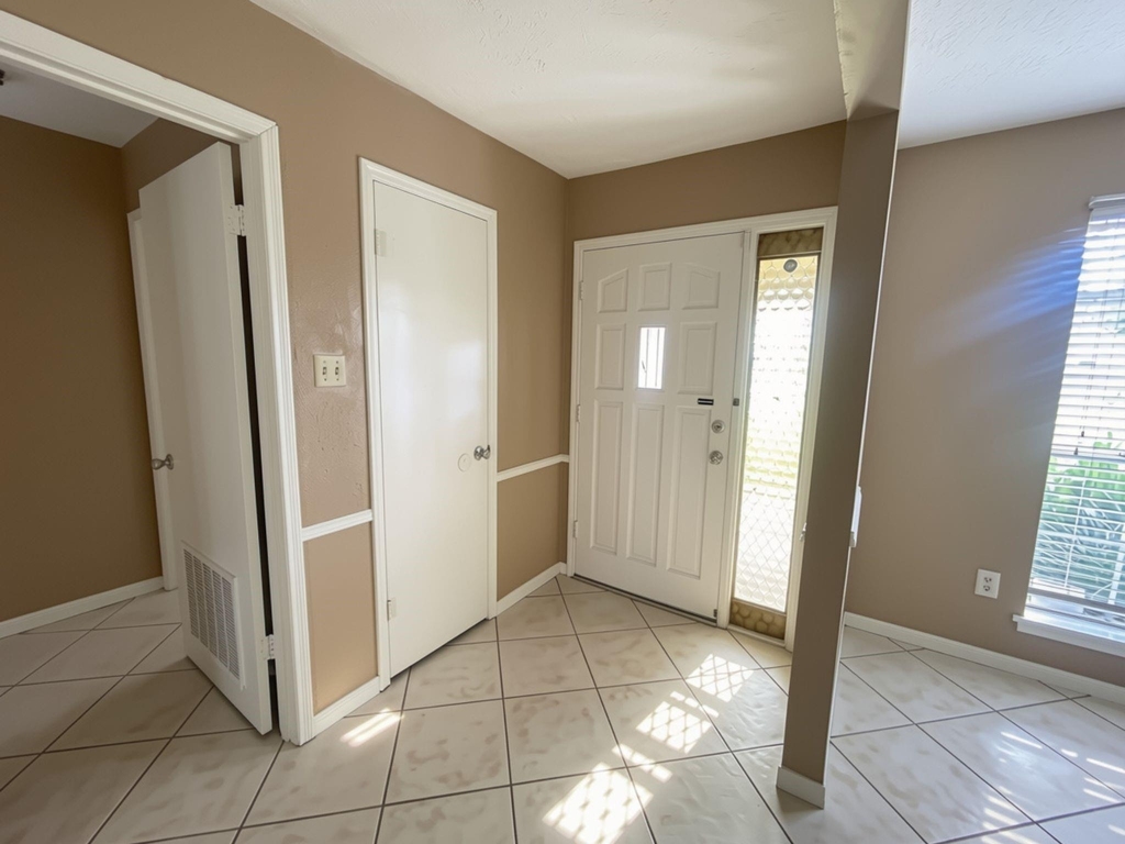 3800 Kingsway Drive - Photo 4