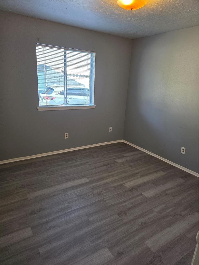 19302 Woodglen Drive - Photo 3