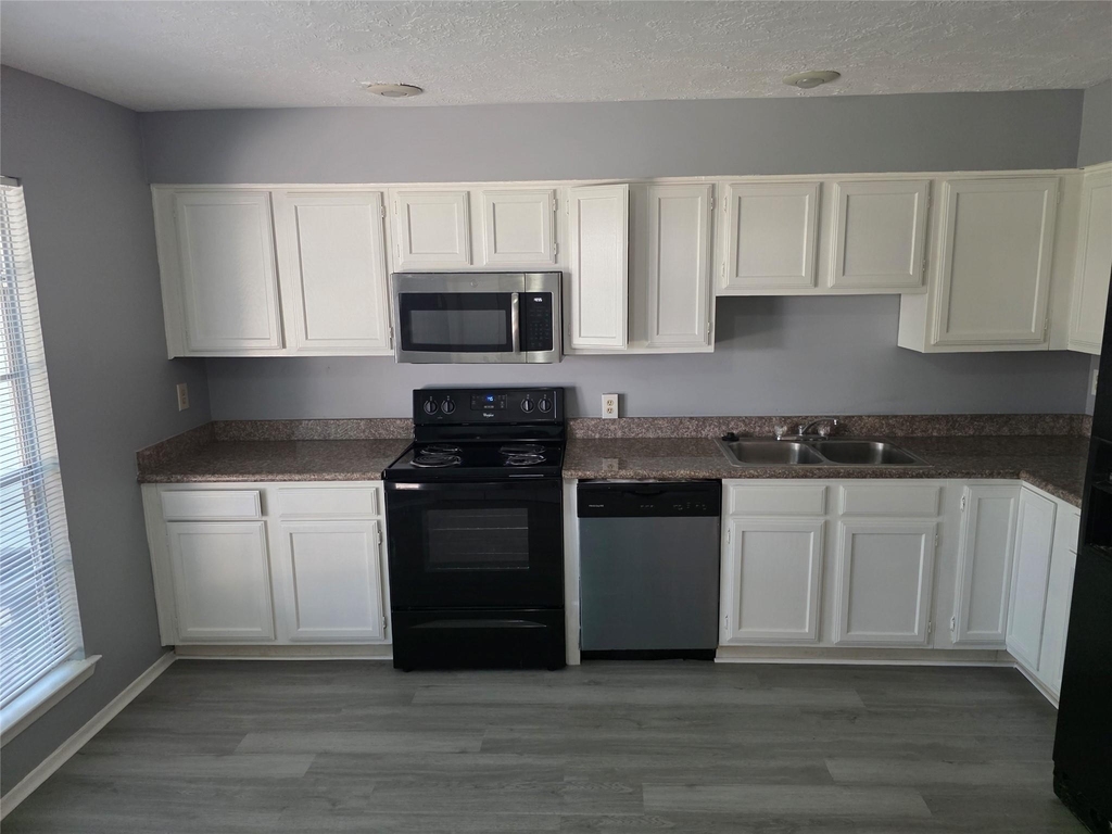19302 Woodglen Drive - Photo 16