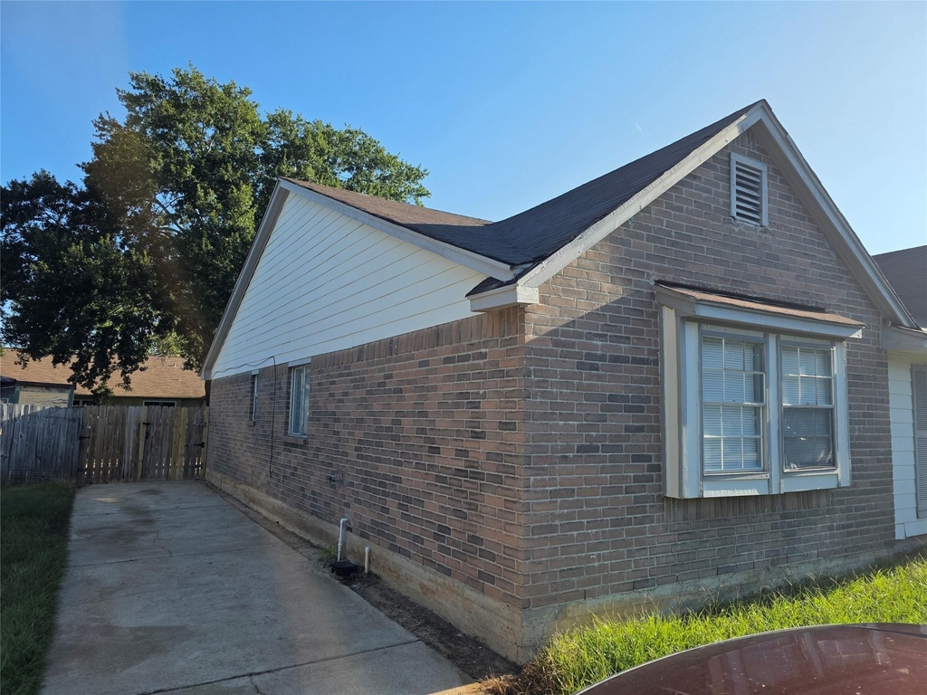 19302 Woodglen Drive - Photo 0