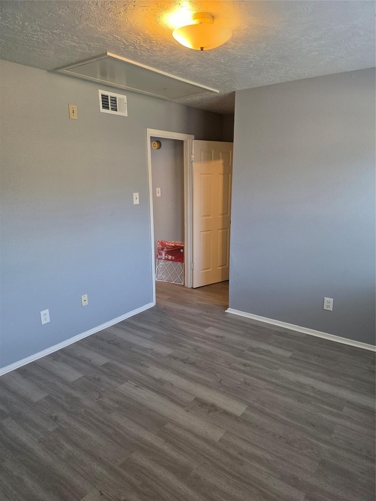 19302 Woodglen Drive - Photo 4
