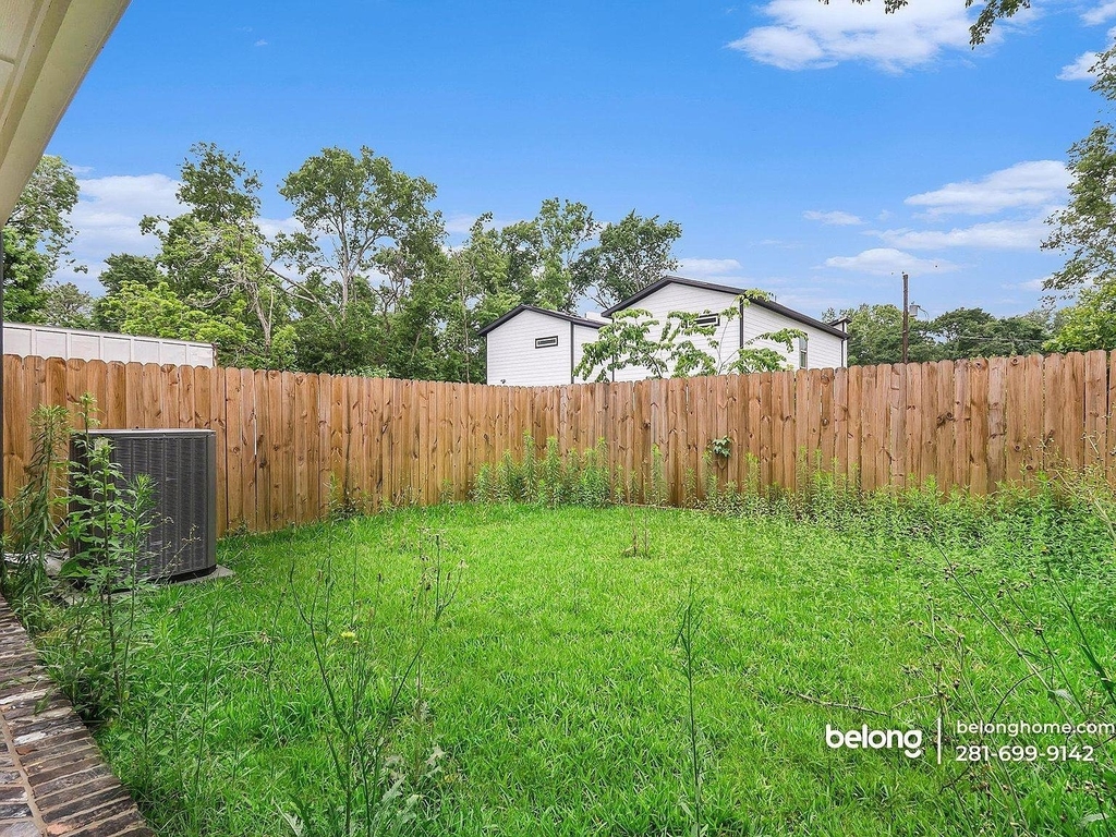 8119 Venus Street - Photo 4
