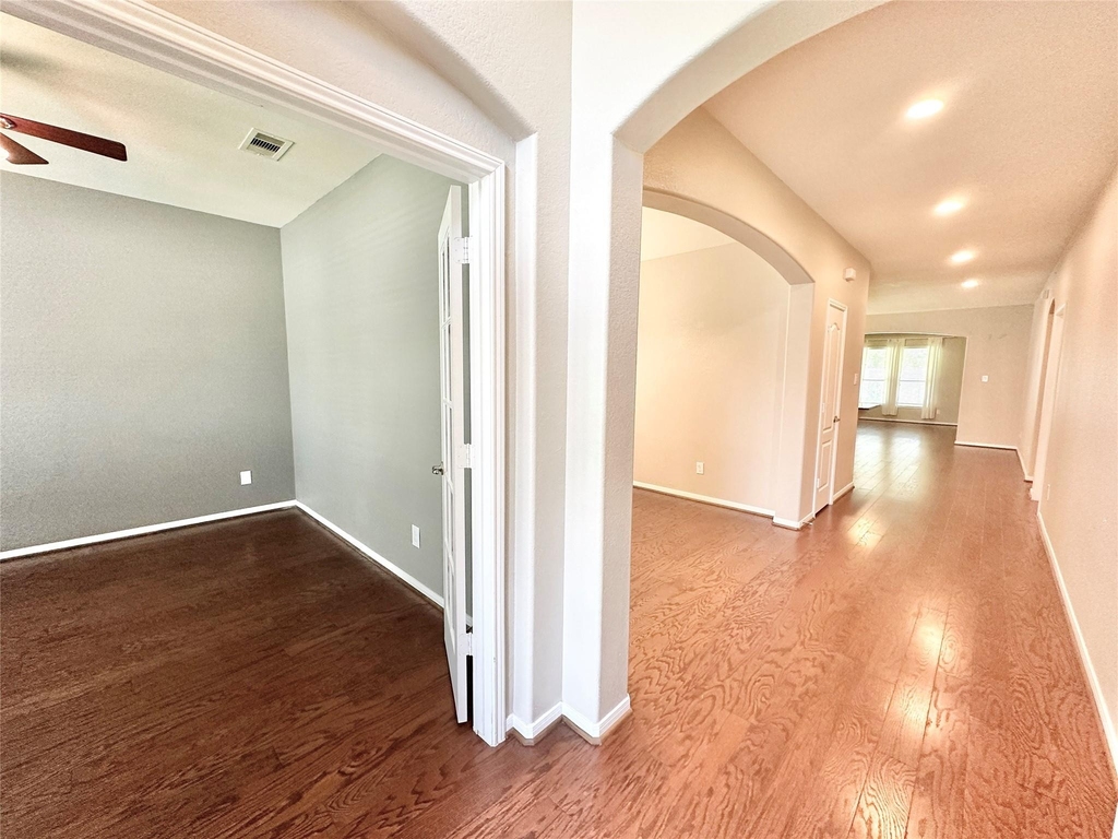 25323 Lisburn Drive - Photo 2