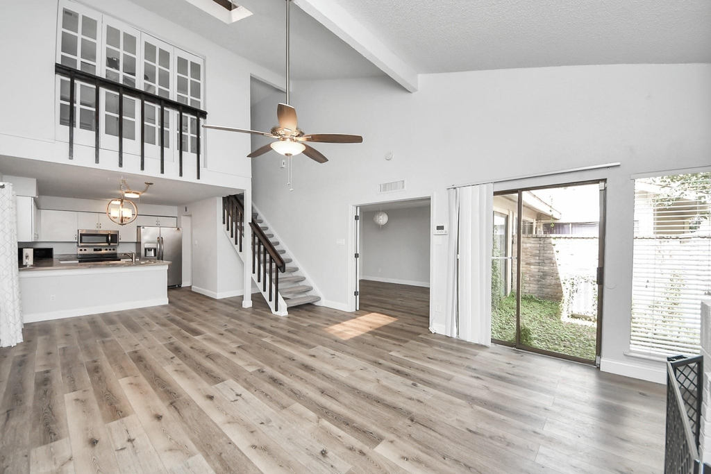 11917 Bob White Drive - Photo 2