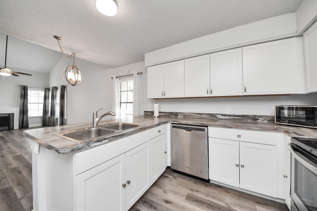 11917 Bob White Drive - Photo 14