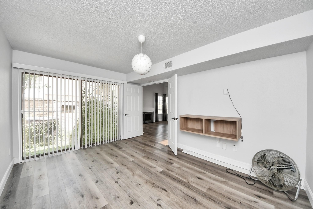 11917 Bob White Drive - Photo 8