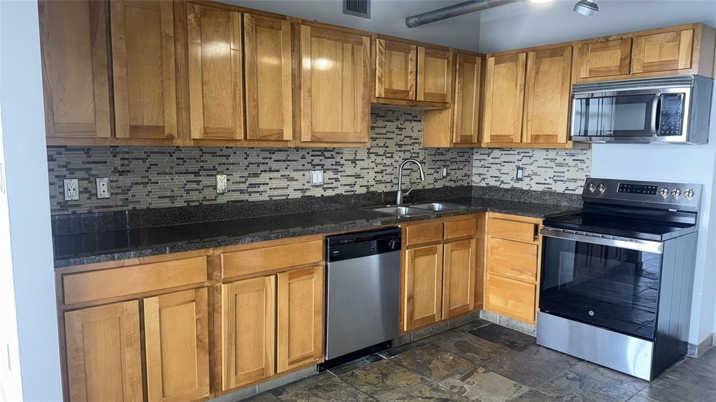 230 W Alabama Street - Photo 10