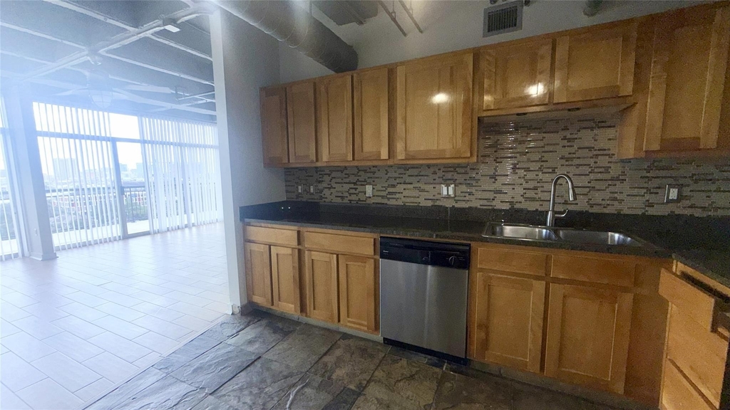 230 W Alabama Street - Photo 7