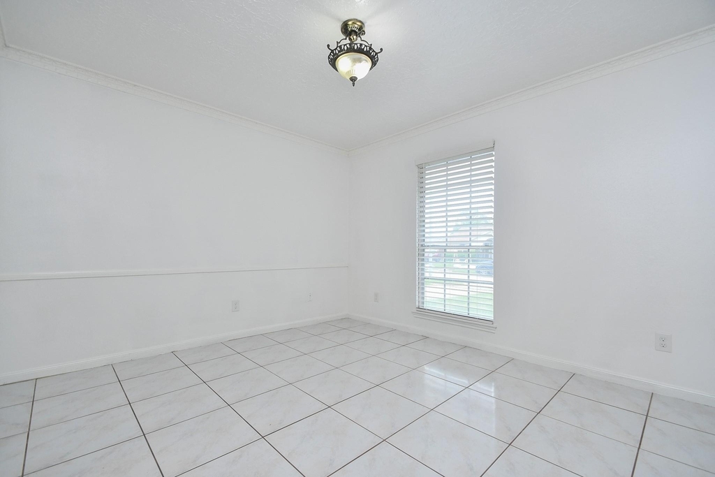 7714 Eichler Drive - Photo 5