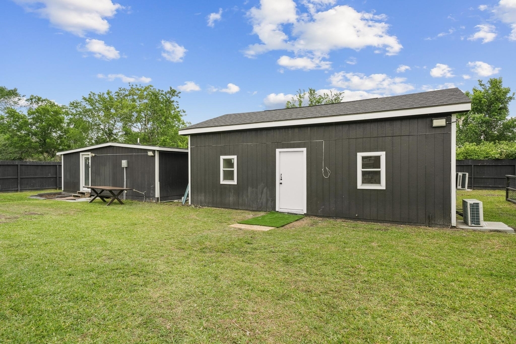 2027 Cullen Boulevard - Photo 41