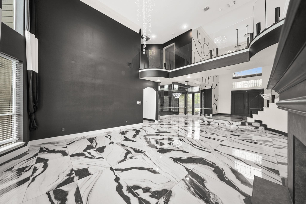 2027 Cullen Boulevard - Photo 8