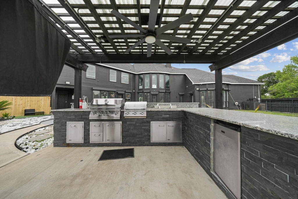 2027 Cullen Boulevard - Photo 40