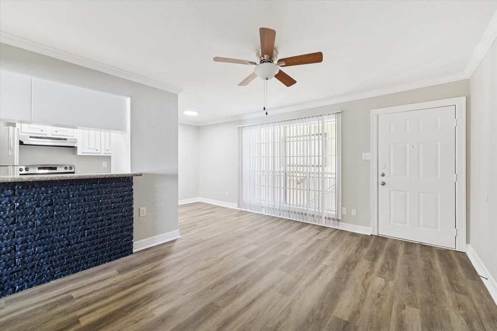 201 Emerson Street - Photo 2